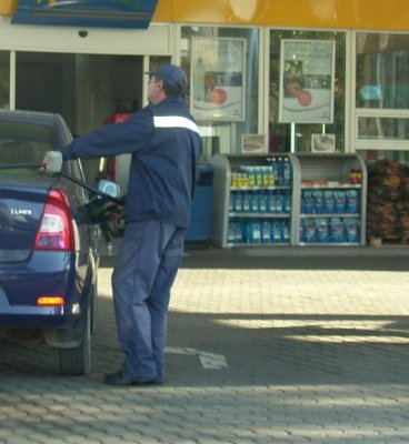 În condiţii reale de trafic maşinile consumă în medie cu 25% mai mult